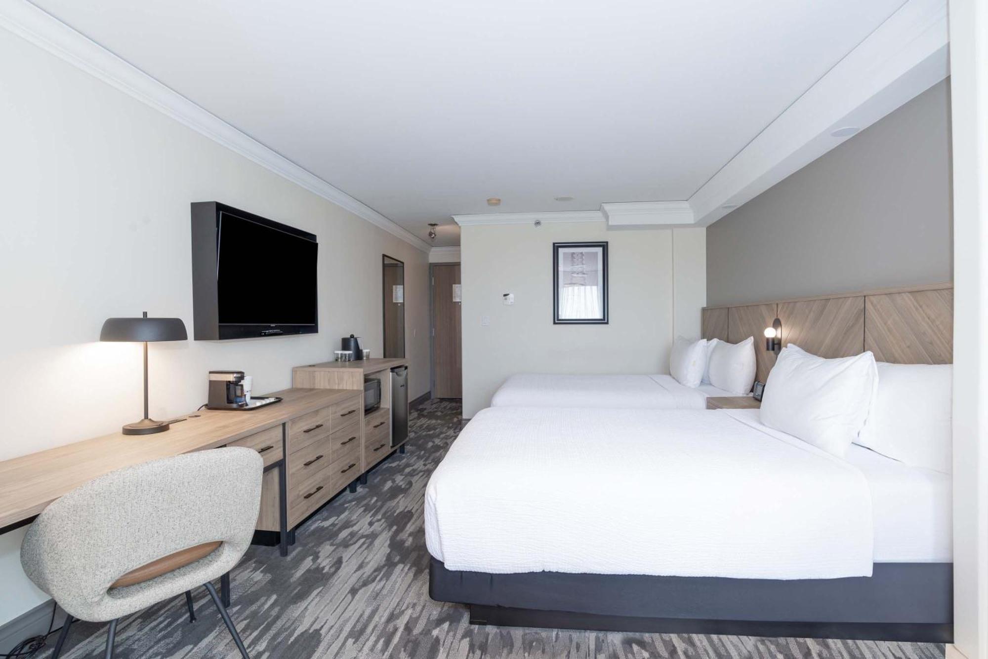 Sandman Signature Toronto Airport Hotel Exterior photo