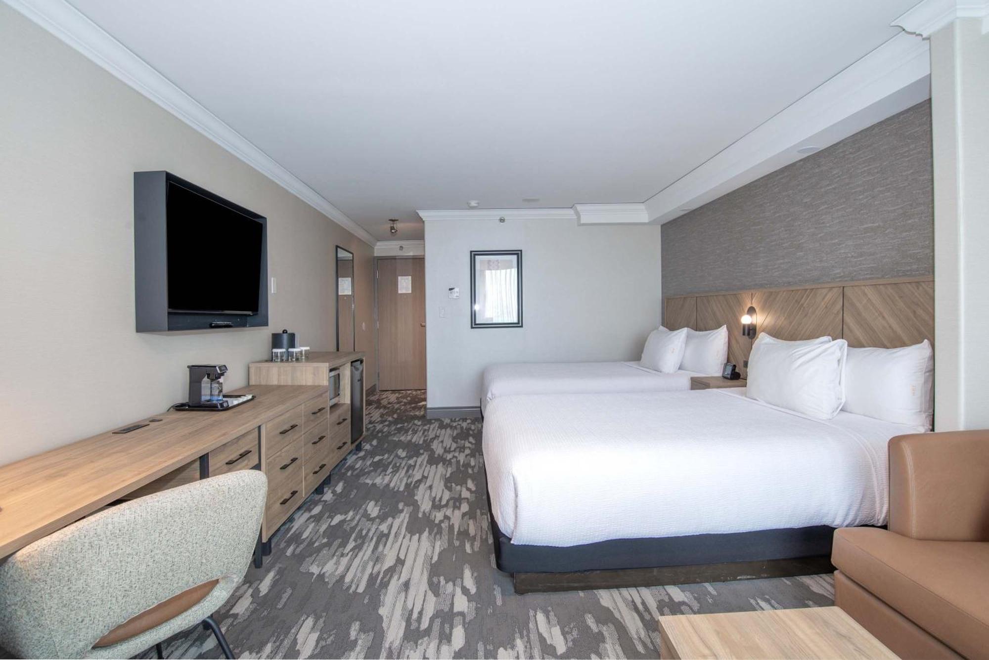Sandman Signature Toronto Airport Hotel Exterior photo