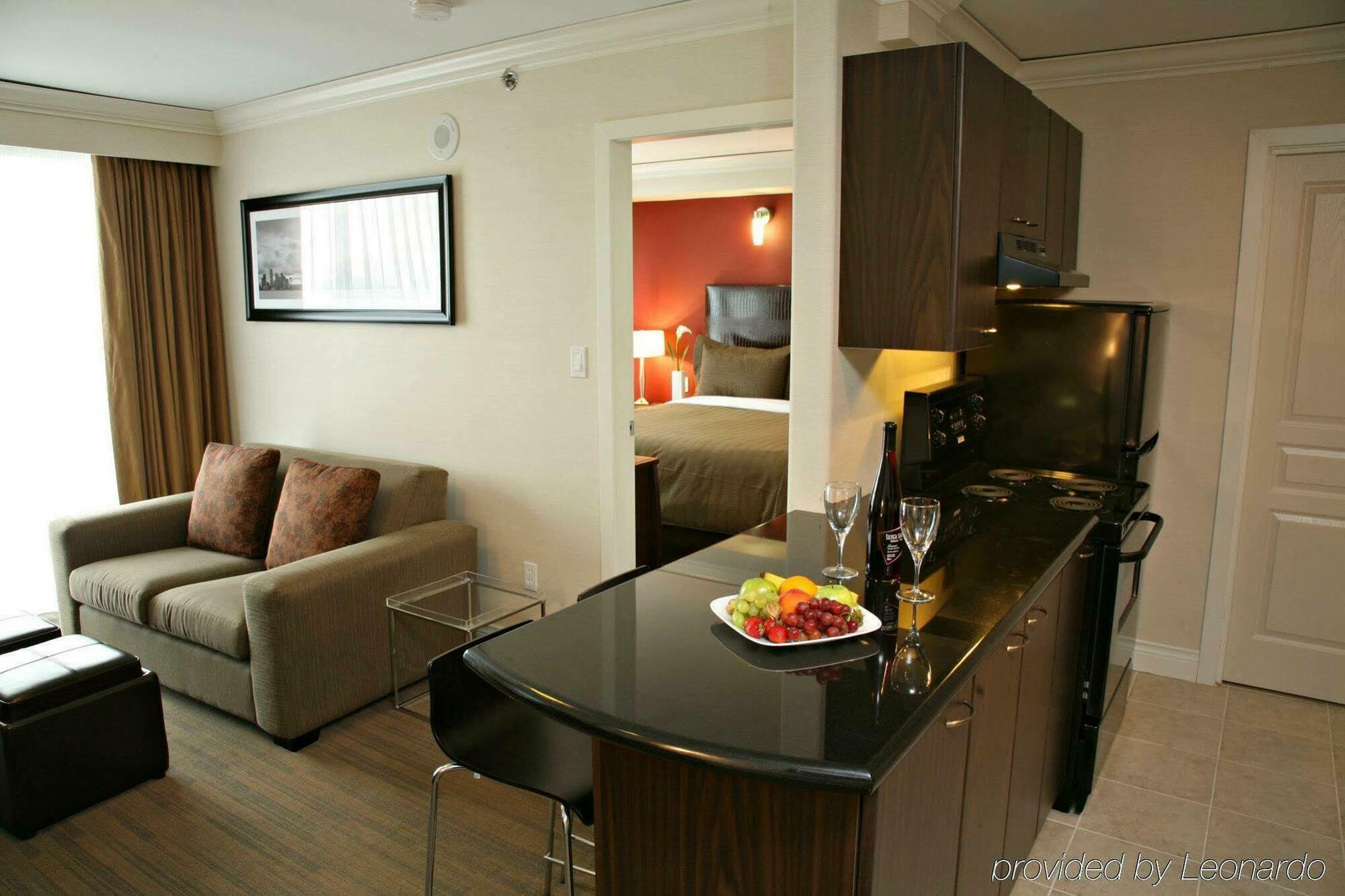 Sandman Signature Toronto Airport Hotel Room photo